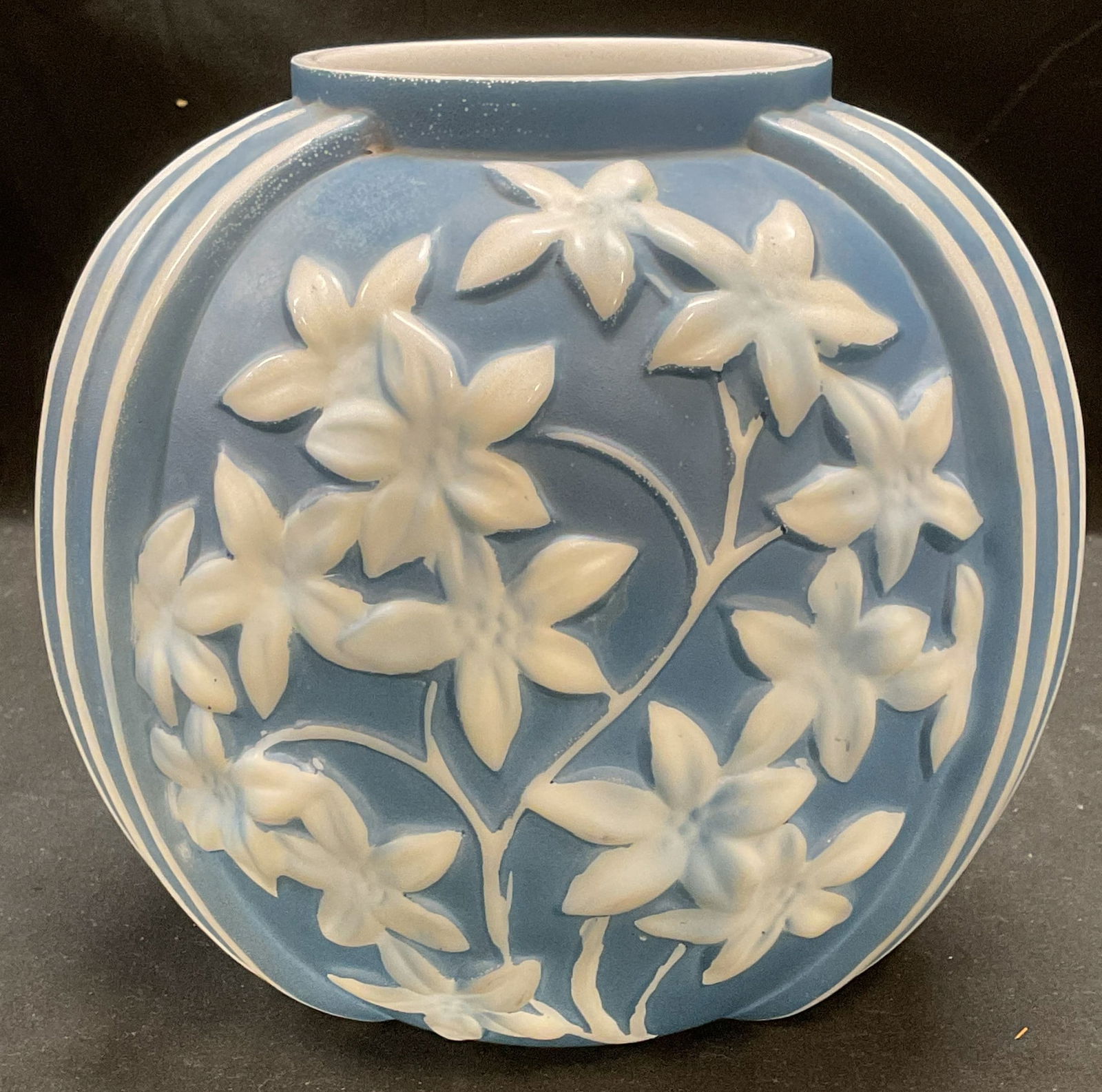Vtg Phoenix Art Glass Floral Round Vase
