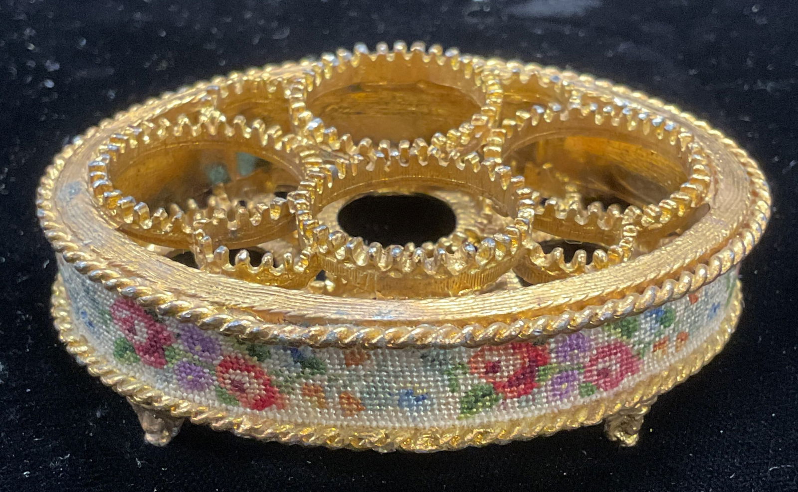 Vtg Gold Tn Petitpoint Floral Lipstick Holder (1 of 6)