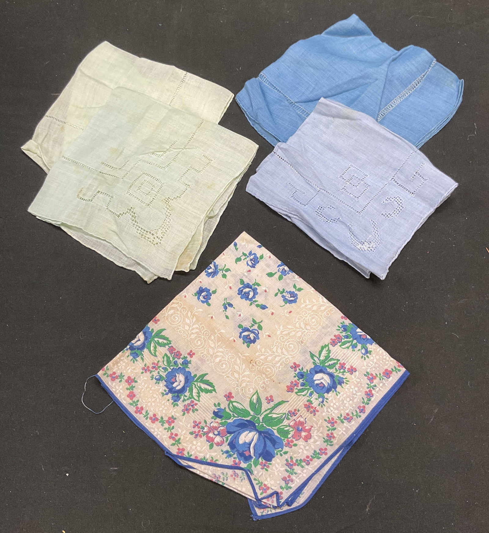Group Lot 5 Collectible Vt Floral Lace Hankies: Group lot of 5 vintage handkerchiefs. Blue and green with floral and lace designs. Feel like cotton. Largest measures approx 13 x 13 inches. All have wear including blemishes. Handkerchief, vintage ha