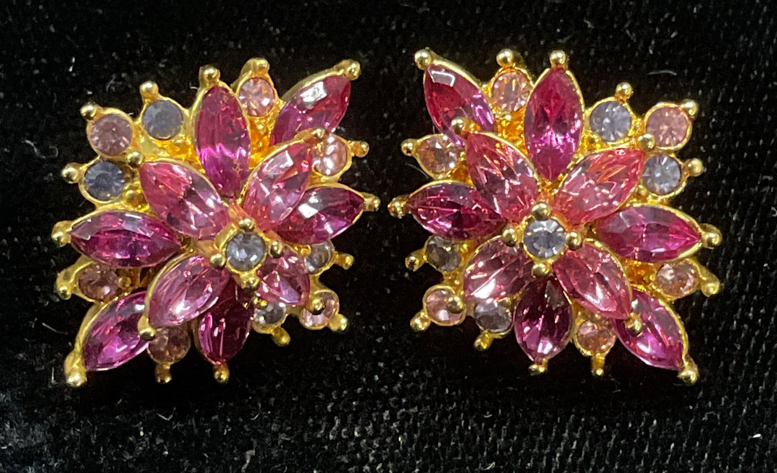 Joan Rivers Gold Tn Crystal Flower Earrings: Signed Joan Rivers gold tone flower motif earrings with pink crystal decoration. Measure approx 1 inch long. Some wear including scratching observed. Jewelry, costume jewelry, estate jewelry, cocktail