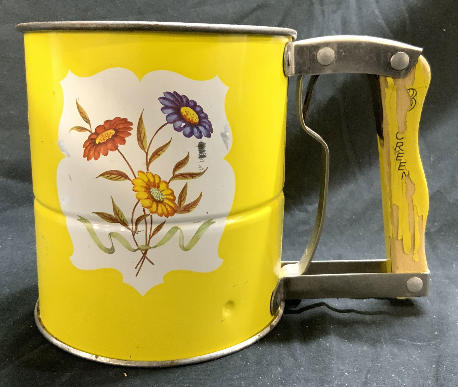 ANDROCK 3 Screen Vntg Metal Flour Sifter (1 of 7)