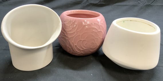 Lot 3 Assorted Porcelain Vessels