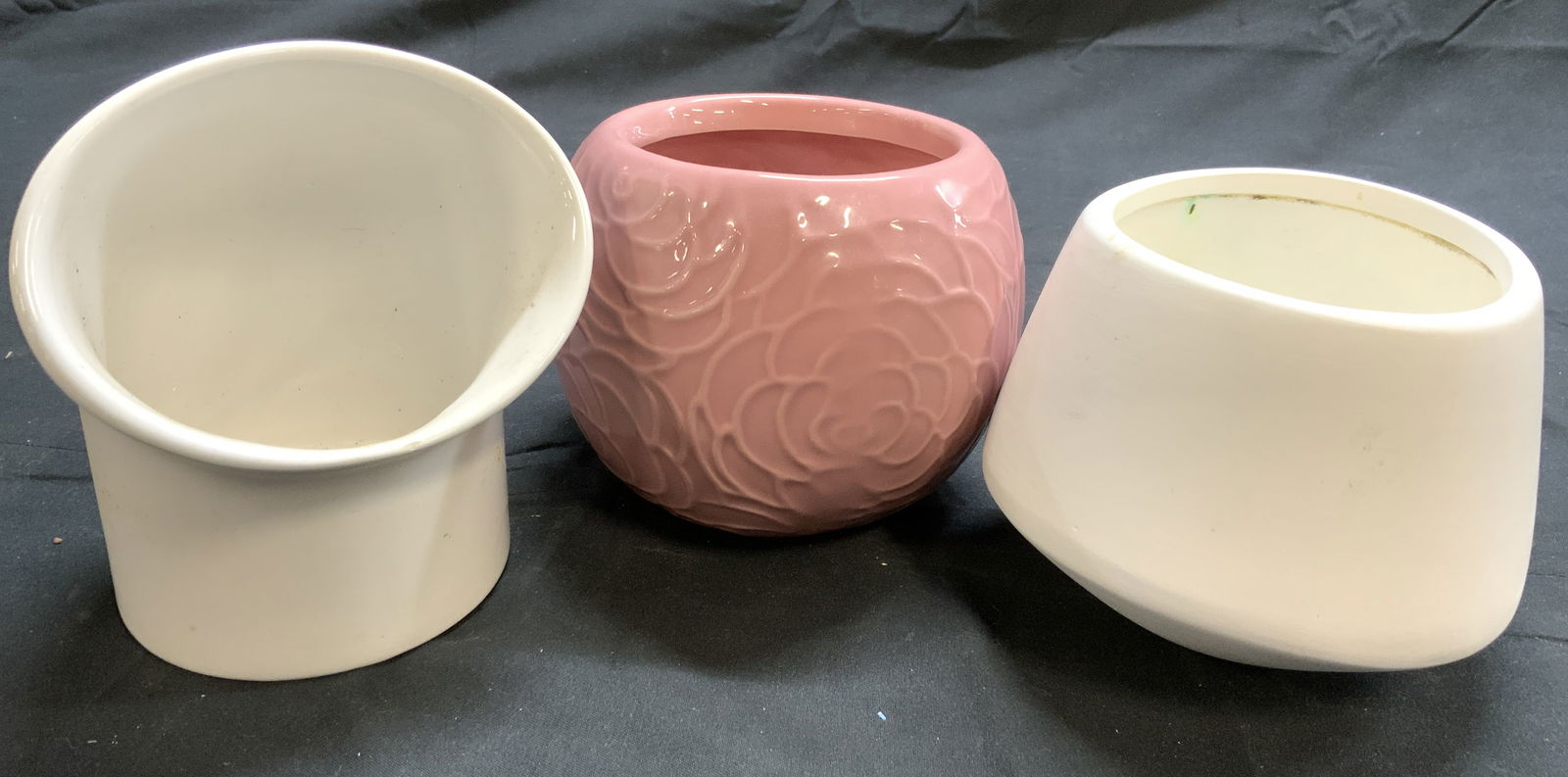 Lot 3 Assorted Porcelain Vessels (1 of 7)