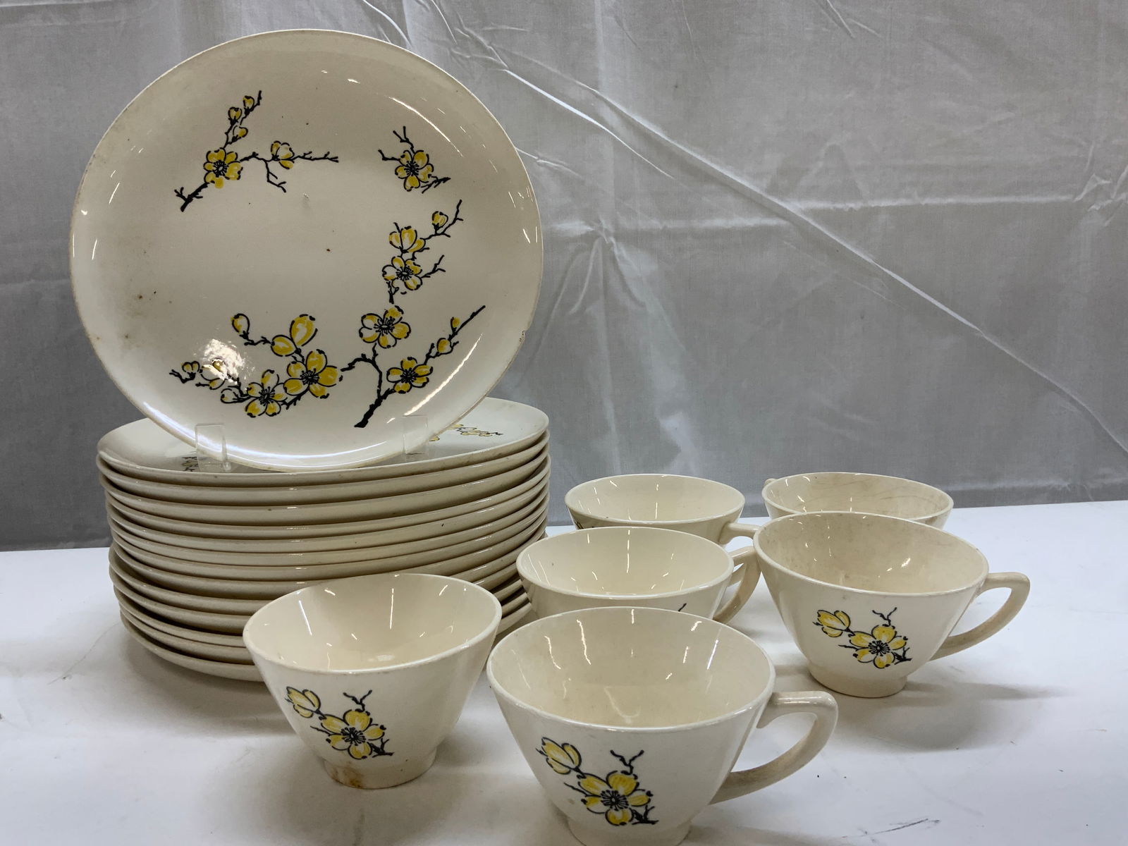 Group Lot Vntg MACREST USA Dinner Plate & Teacups (1 of 6)