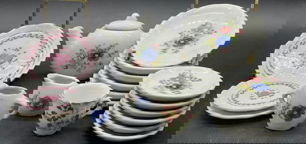 19 Vintage Ceramic Childrens Tea Service, Plates+