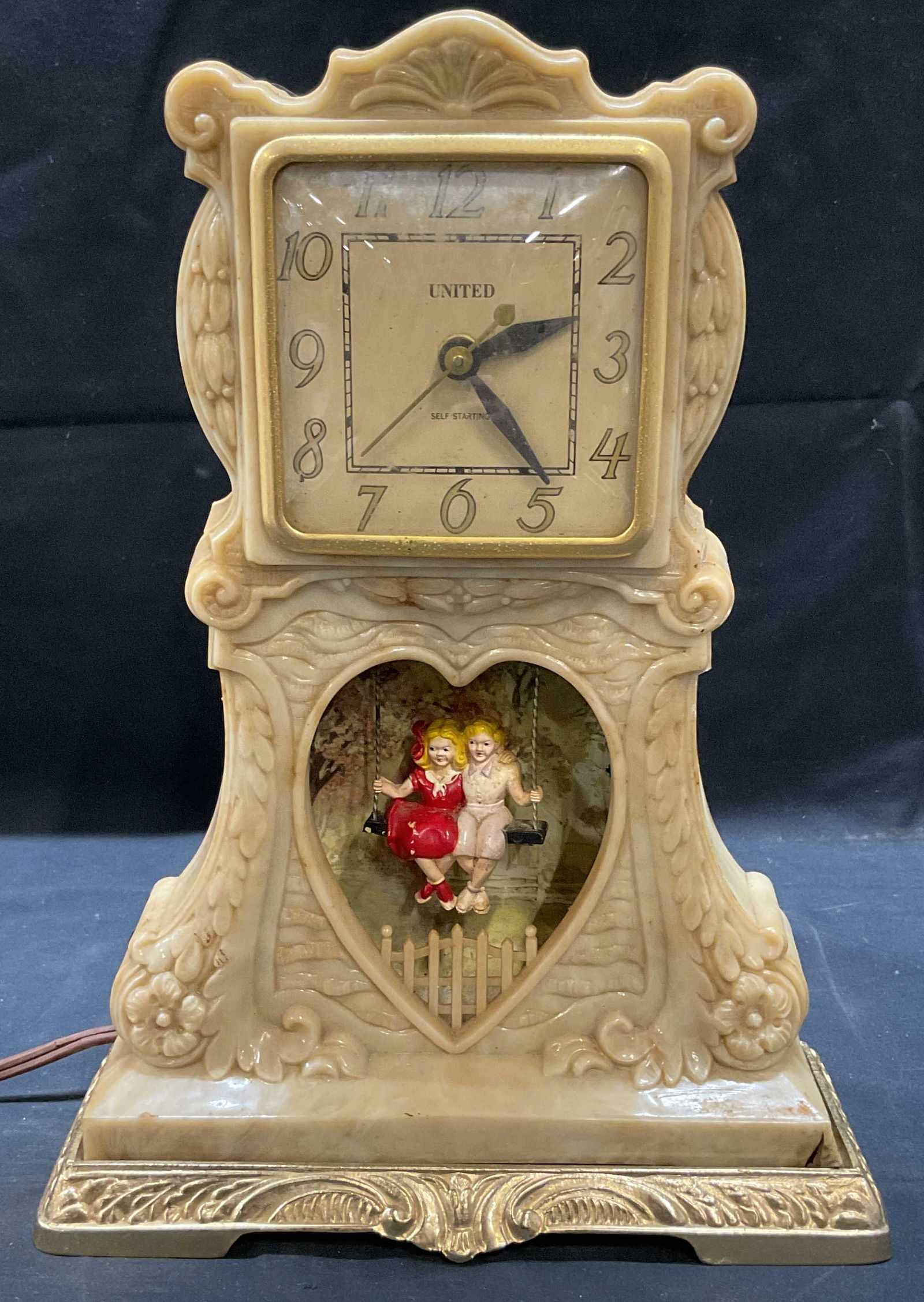United Faux Stone Figural Swing Mantle Clock (1 of 7)