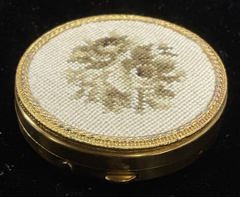 Vtg Schildkraut Gold Tn Petitpoint Compact