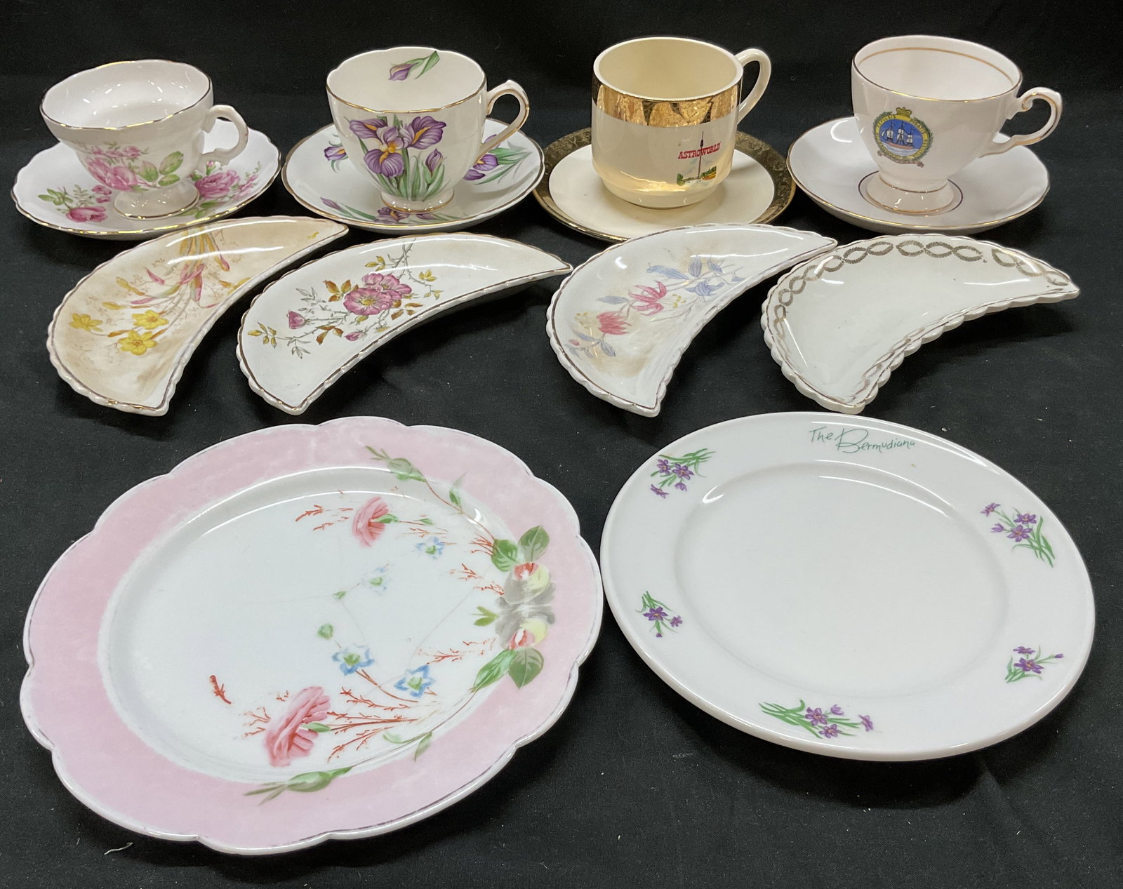 14 Dishes Bridgwood&Son England, BauscherGermany+: Lot includes 4 cups, 4 saucers, 2 dessert plates, 4 candy trays. Hallmarks include bauscher Weiden Bavaria Germany, Bridgwood & son porcelain opaque, and more. Floral pattern designs. Dresser plate me
