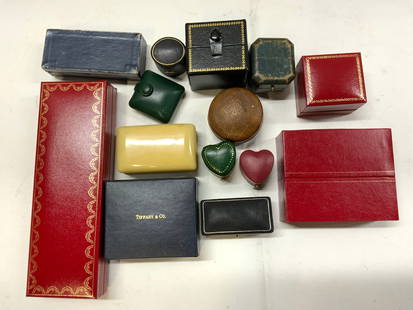 Group Lot New&Vntg Leather Jewelry Boxes TIFFANY+: Group Lot New&Vntg Leather Jewelry Boxes TIFFANY+ Assortment of leather jewelry boxes including brands like CARTIER & TIFFANY. Surface wear consistent to age, use & exposure. Measurements: length 3.2i