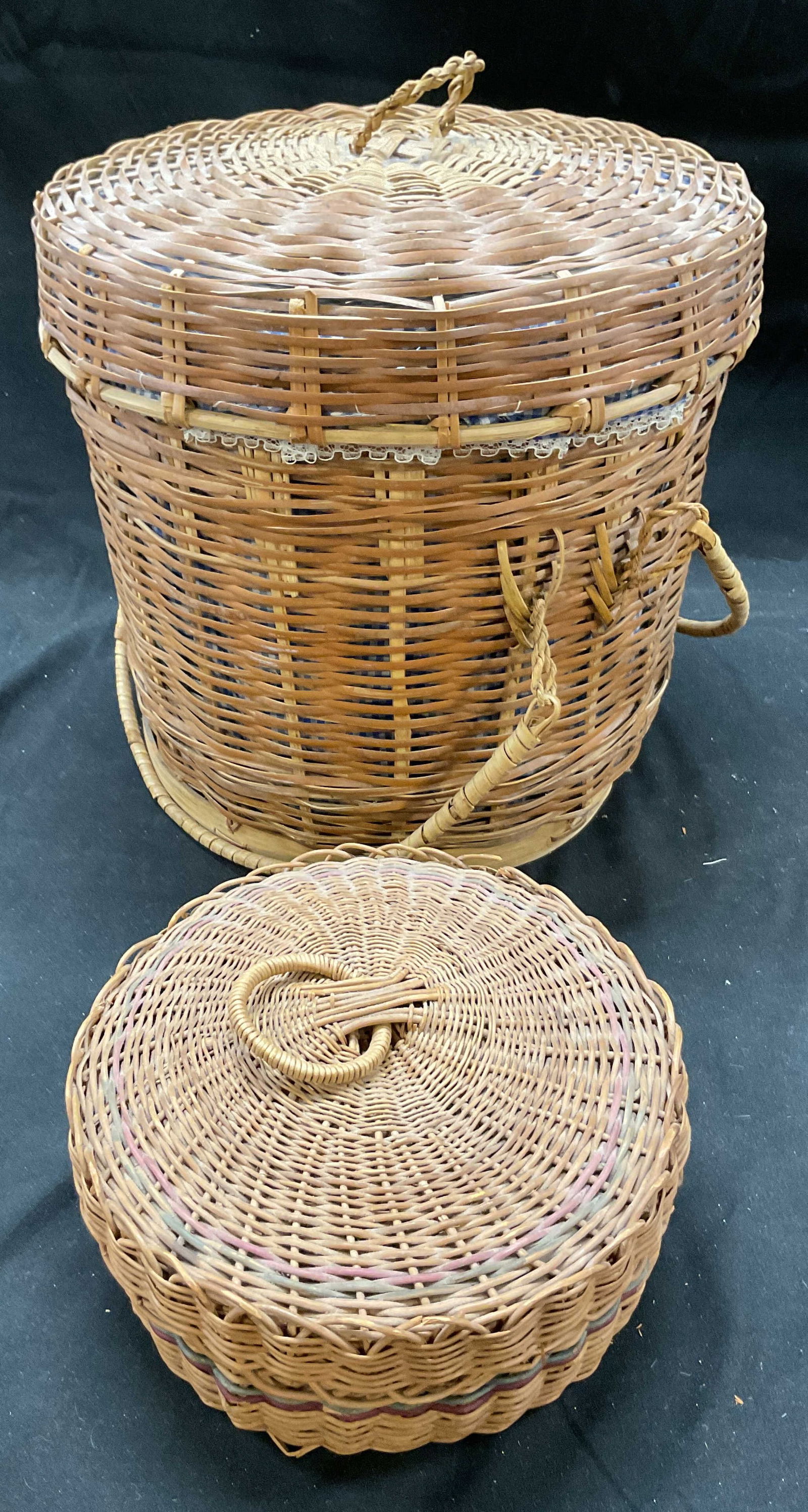 Lot 2 Vtg Wicker Picnic Storage Baskets (1 of 8)