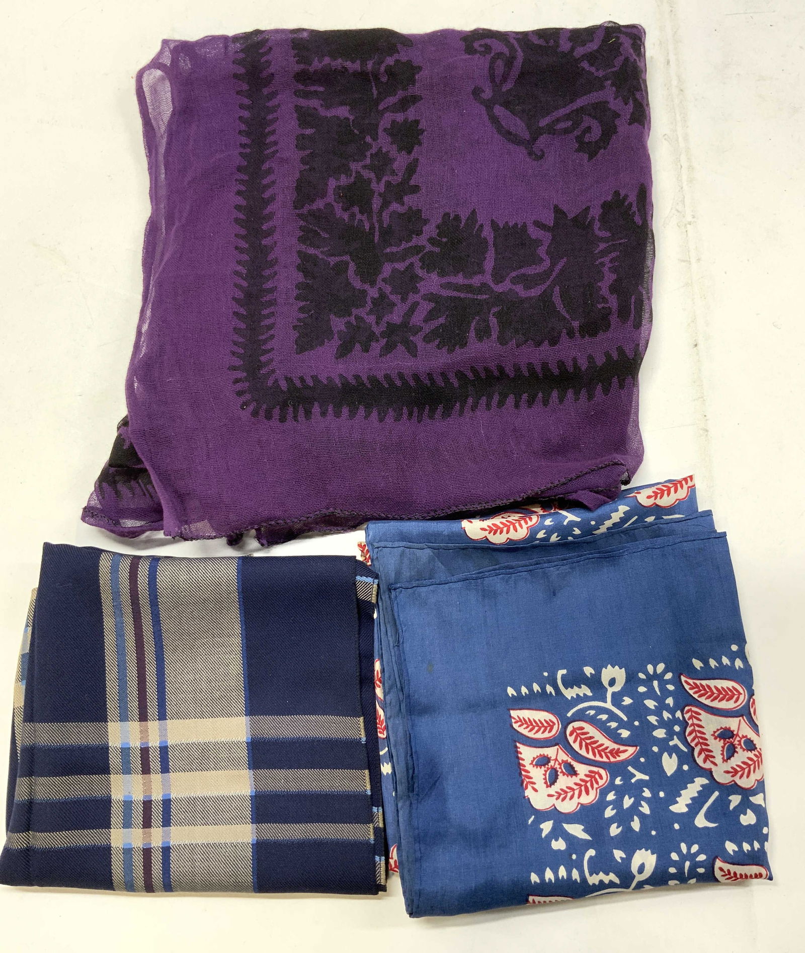 Lot 3 Assorted Plaid & Indigo Floral Print Scarves (1 of 8)