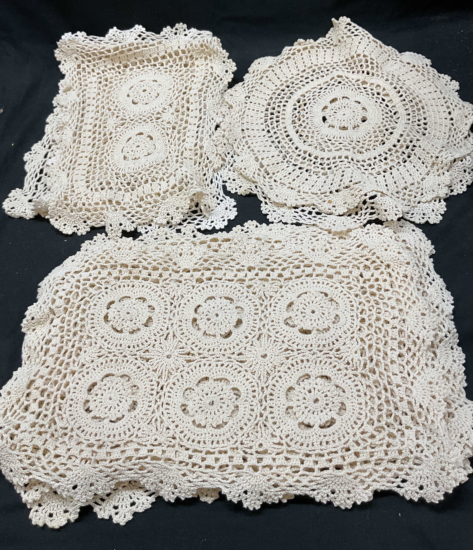 Set 12 Vtg Cotton Linen Doilies Table Mats (1 of 6)