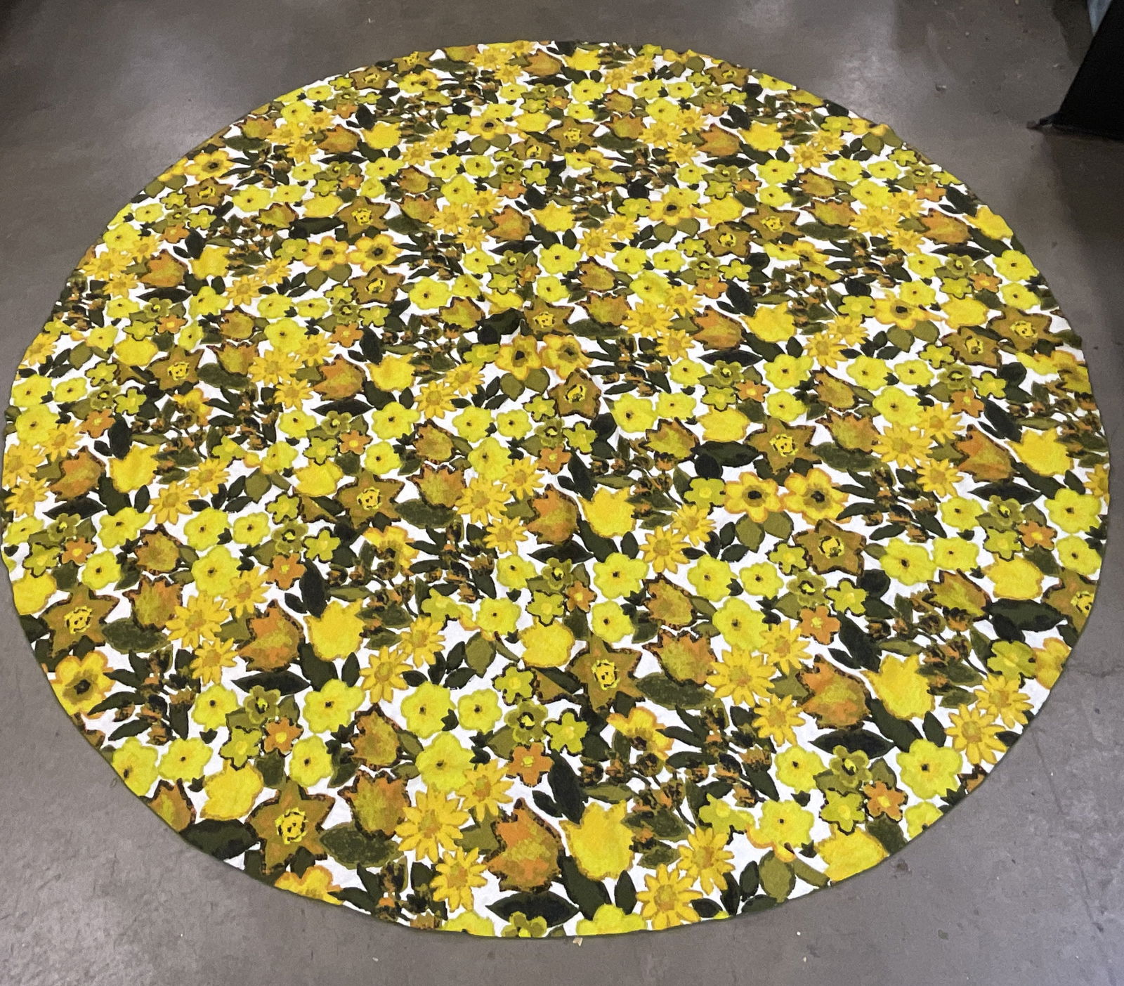 Vintage Round Floral Motif Tablecloth (1 of 7)