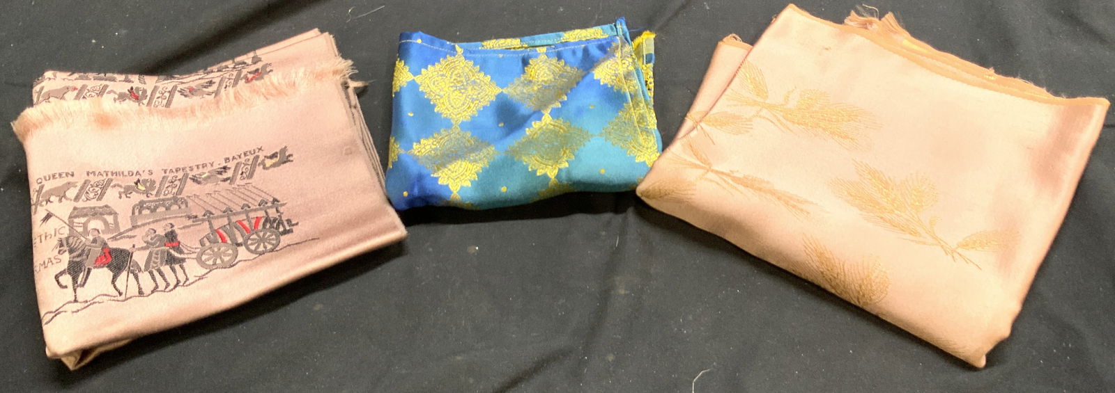 Lot 3 Satin Tapestries Linens Queen Mathilda+ (1 of 11)