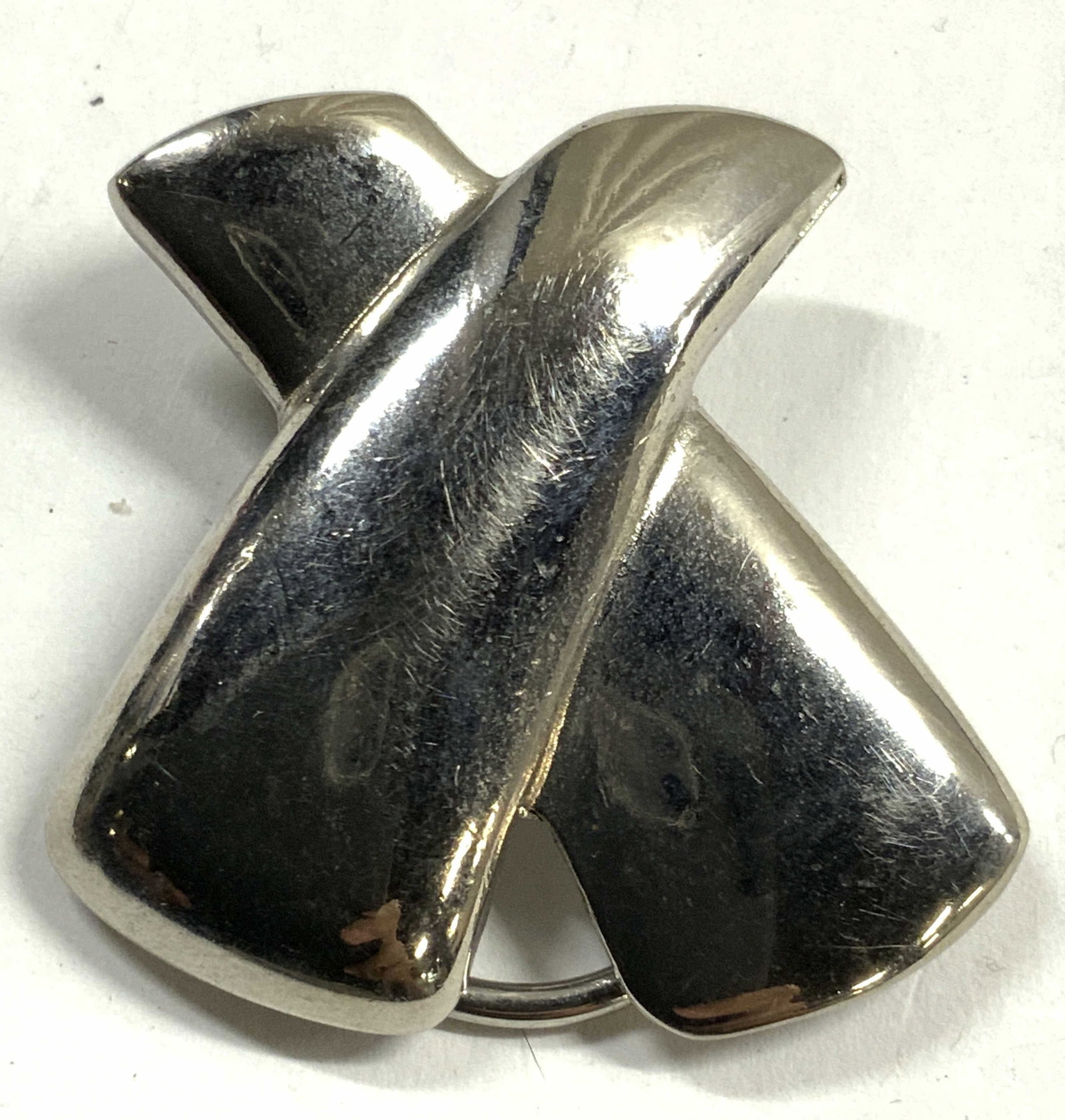 Paloma Picasso Style Metal Scarf Clip: Scarf clip is silver toned and metal. Piece has Paloma Picasso Style with X form. Piece measures approximately 1.4 inches tall & wide. Scarf clip, Metal scarf clip, Paloma Picasso Style scarf clip, X 