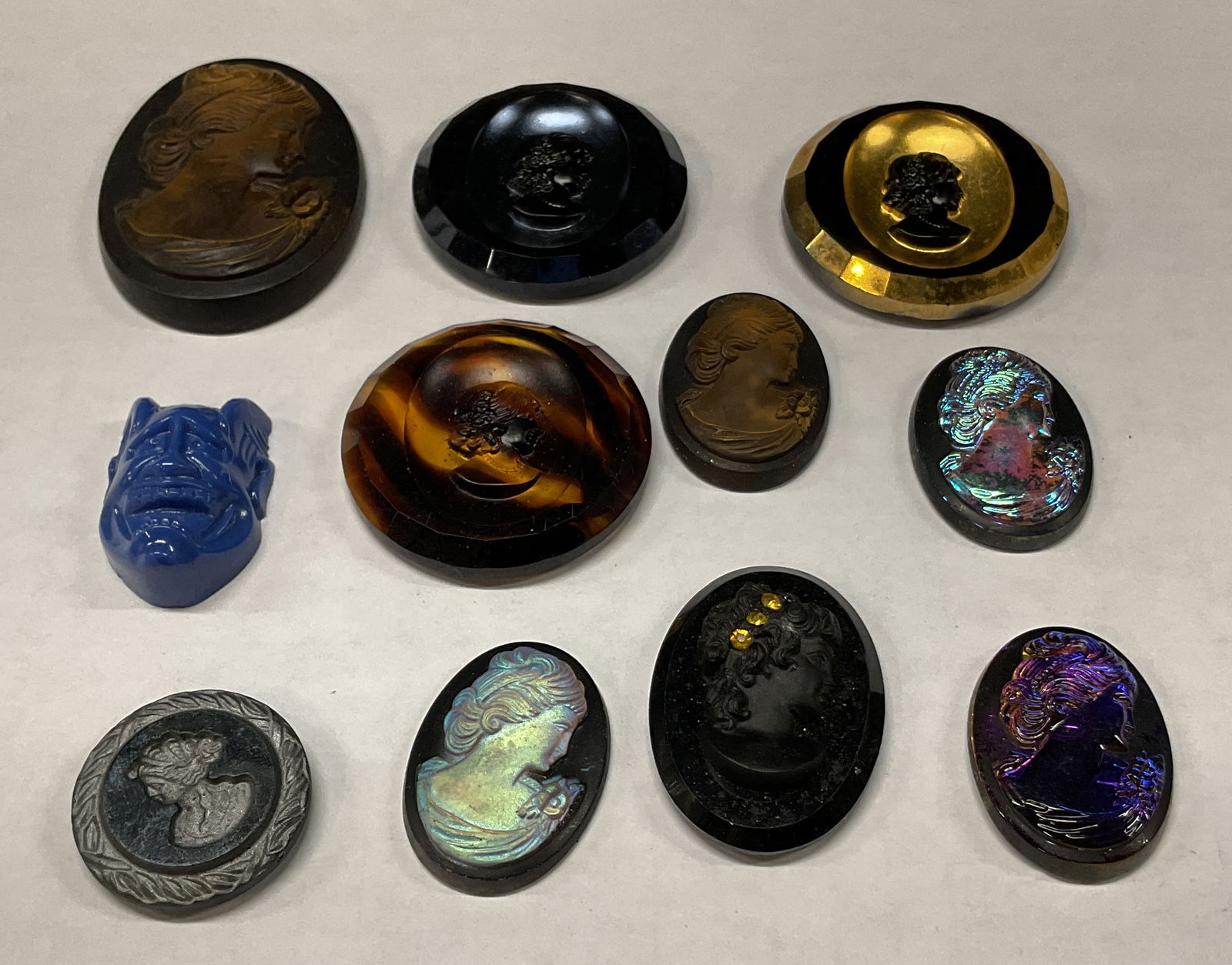 Lot 11 Assorted Cameo Brooch Pins Pendant (1 of 6)