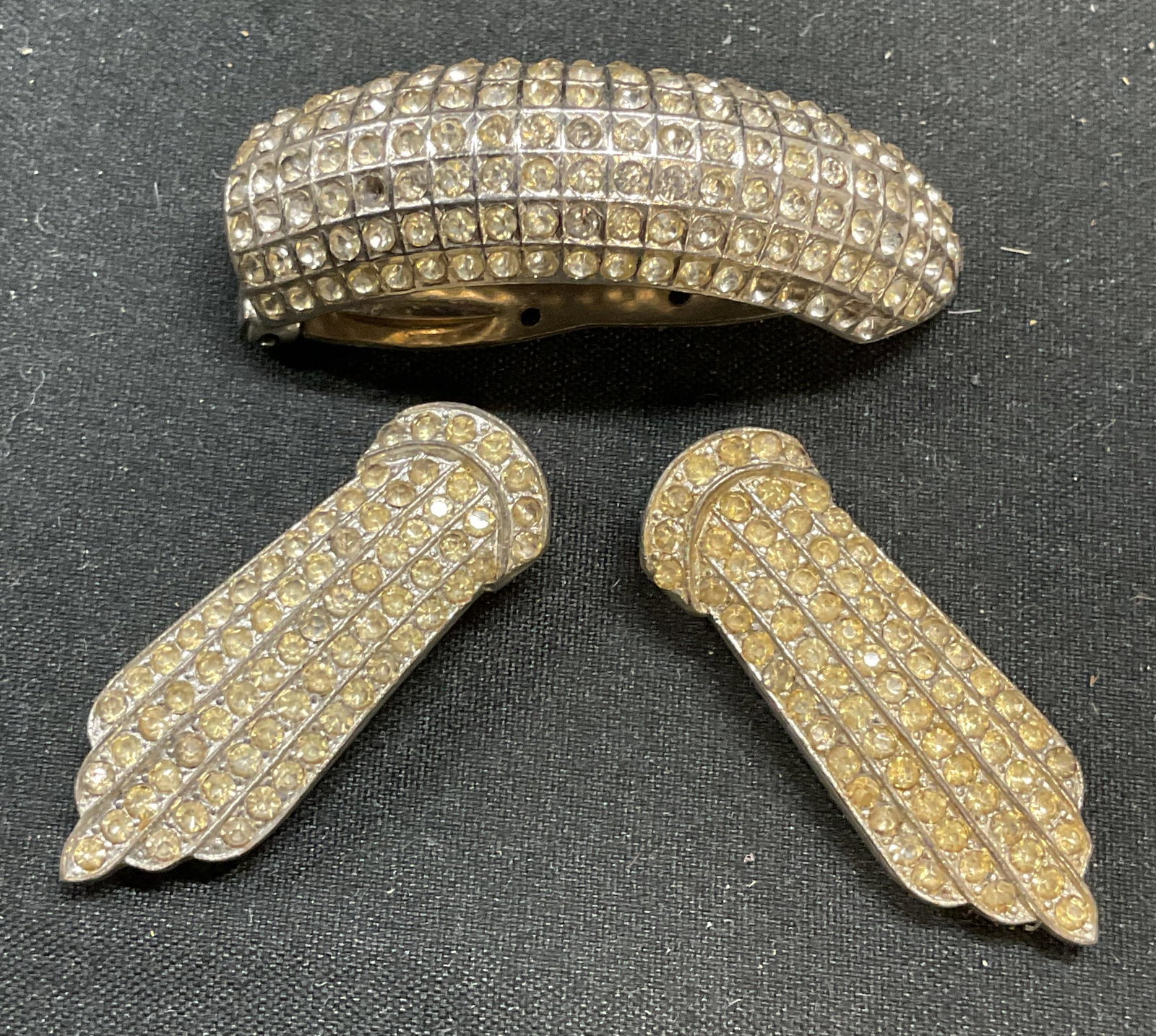 Lot 3 Vintage Silver Tn Crystal Sweater/Fur Clips: Lot of 3 Vintage silver tone colorless crystal sweater or fur clips. Largest measures approx 1.75 inches long. Some wear including scratching. Some crystals need replacement. Jewelry, estate jewelry, 
