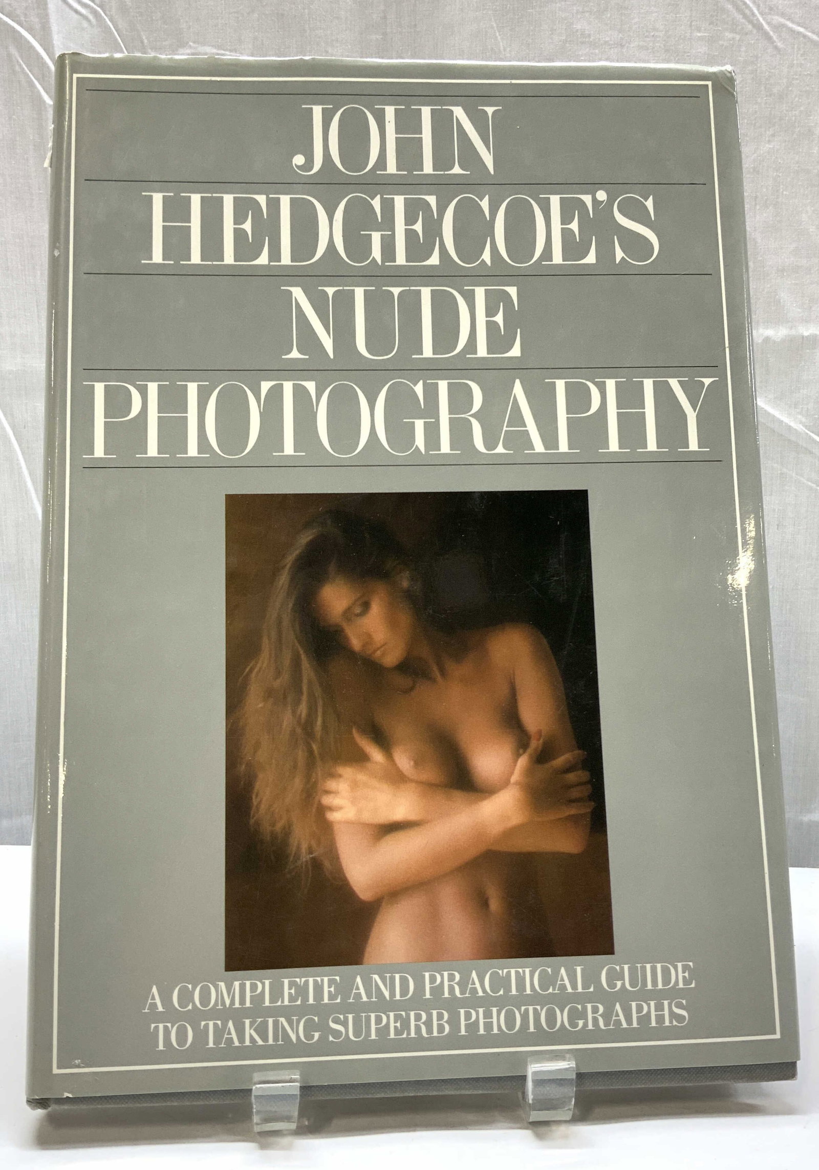 1984 John Hedgecoes Nude Photography Book UK: 1984 John Hedgecoes Nude Photography Book UK Book features a complete & practical guide to taking superb photographs. COPYRIGHT 1984. Book Signed & marked. Surface wear consistent to age, use & exposu