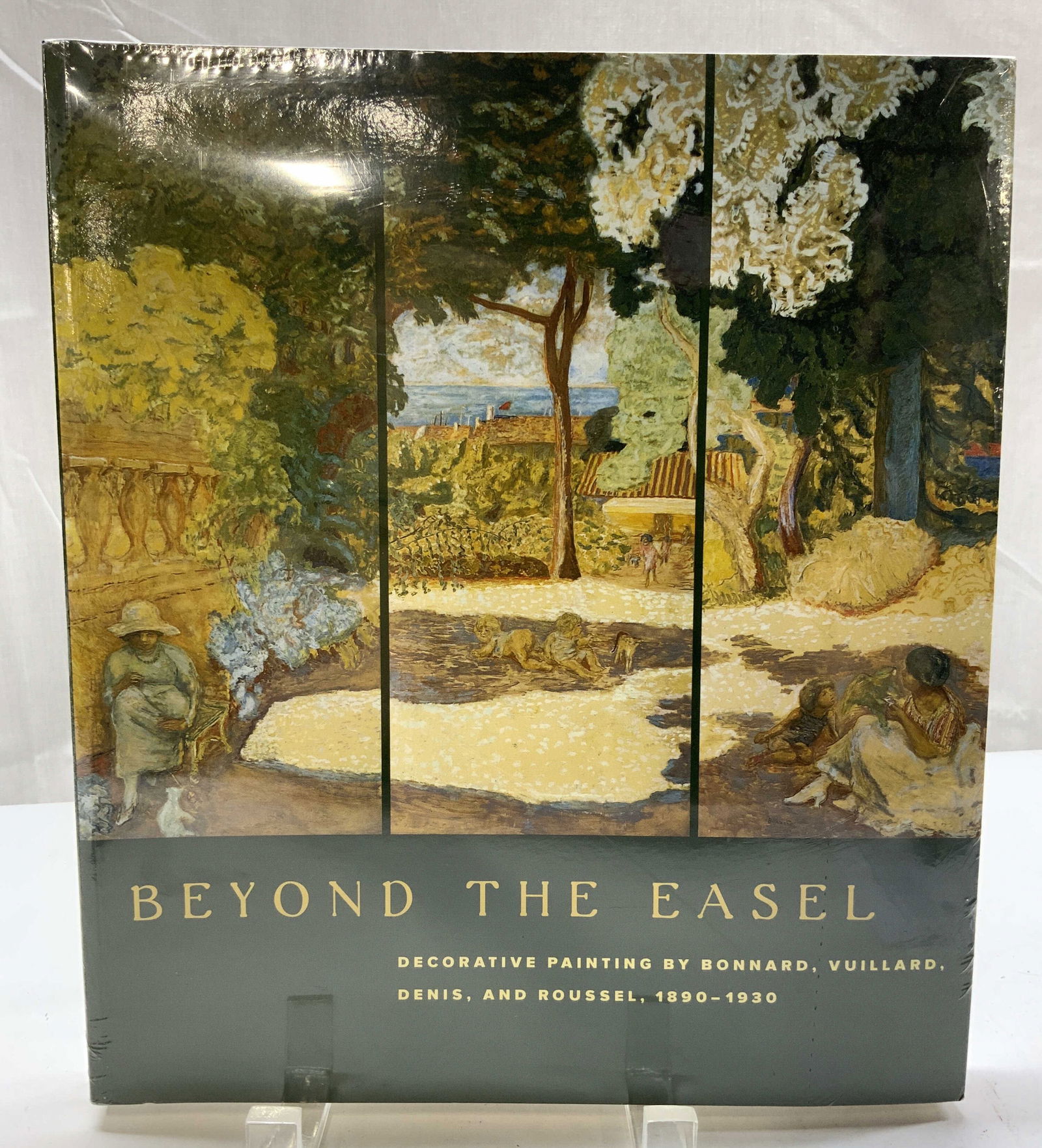 2001 Beyond the Easel Paintings Book VUILLARD NIP: 2001 Beyond the Easel Paintings Book VUILLARD NIP Book featuring images of decorative paintings by Bonnard, Vuillard, Denis & Russel, 1890-1930. Book is NEW IN PLASTIC & has not been viewed out of pla