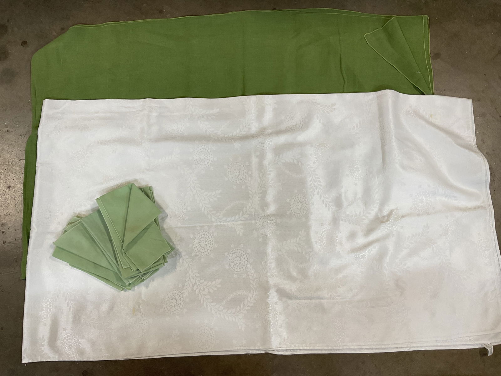 Lot 12 Linen Table Cloths Napkins (1 of 7)