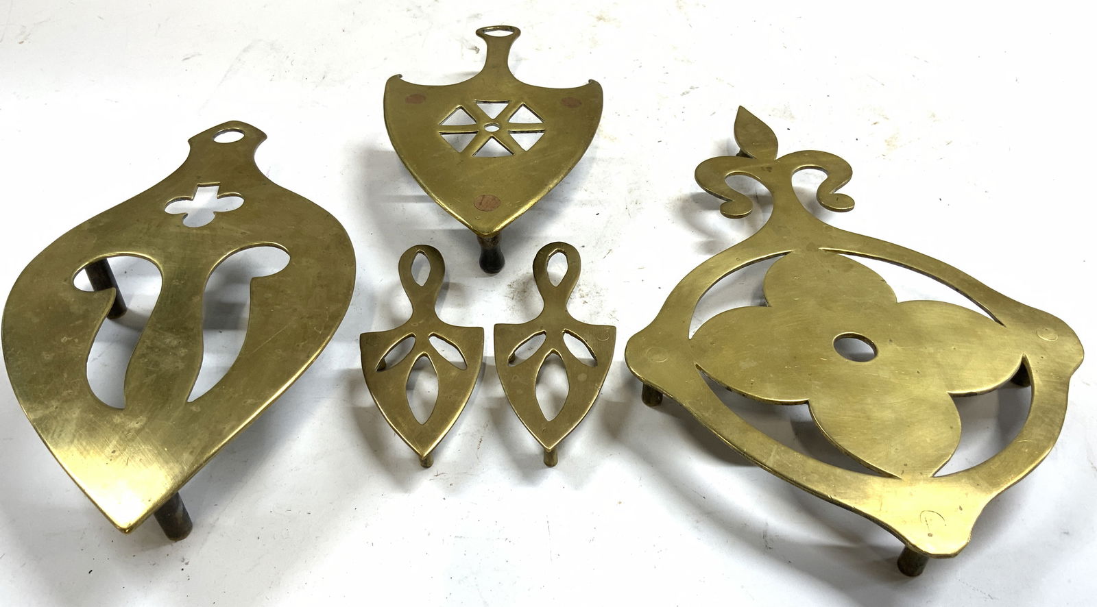 Lot 5 Vintage Assorted Brass Trivets (1 of 6)