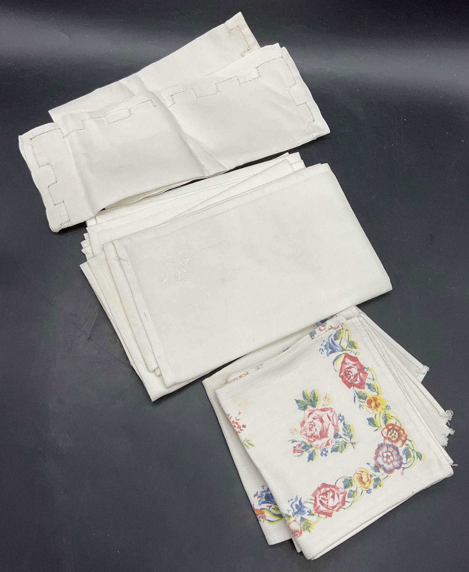 Lot10 Vintage White & Floral Motif Fabric Napkins: Group Lot of Vintage White & Floral Motif Fabric Napkins. Ten napkins. Some feature colorful floral motifs and others are white with pierced fabric details or embroidery. Crafted from soft hand materi
