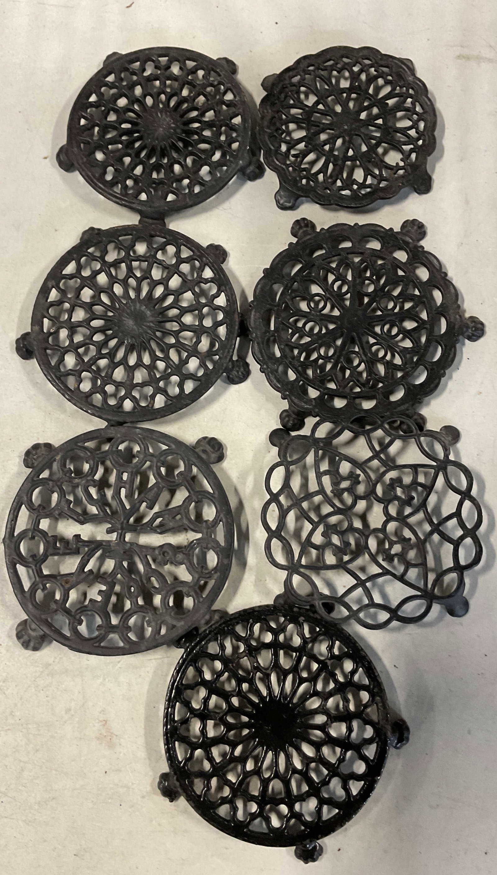 Lot 7 Antiq Lantz Paw Claw Cast Iron Trivets (1 of 7)