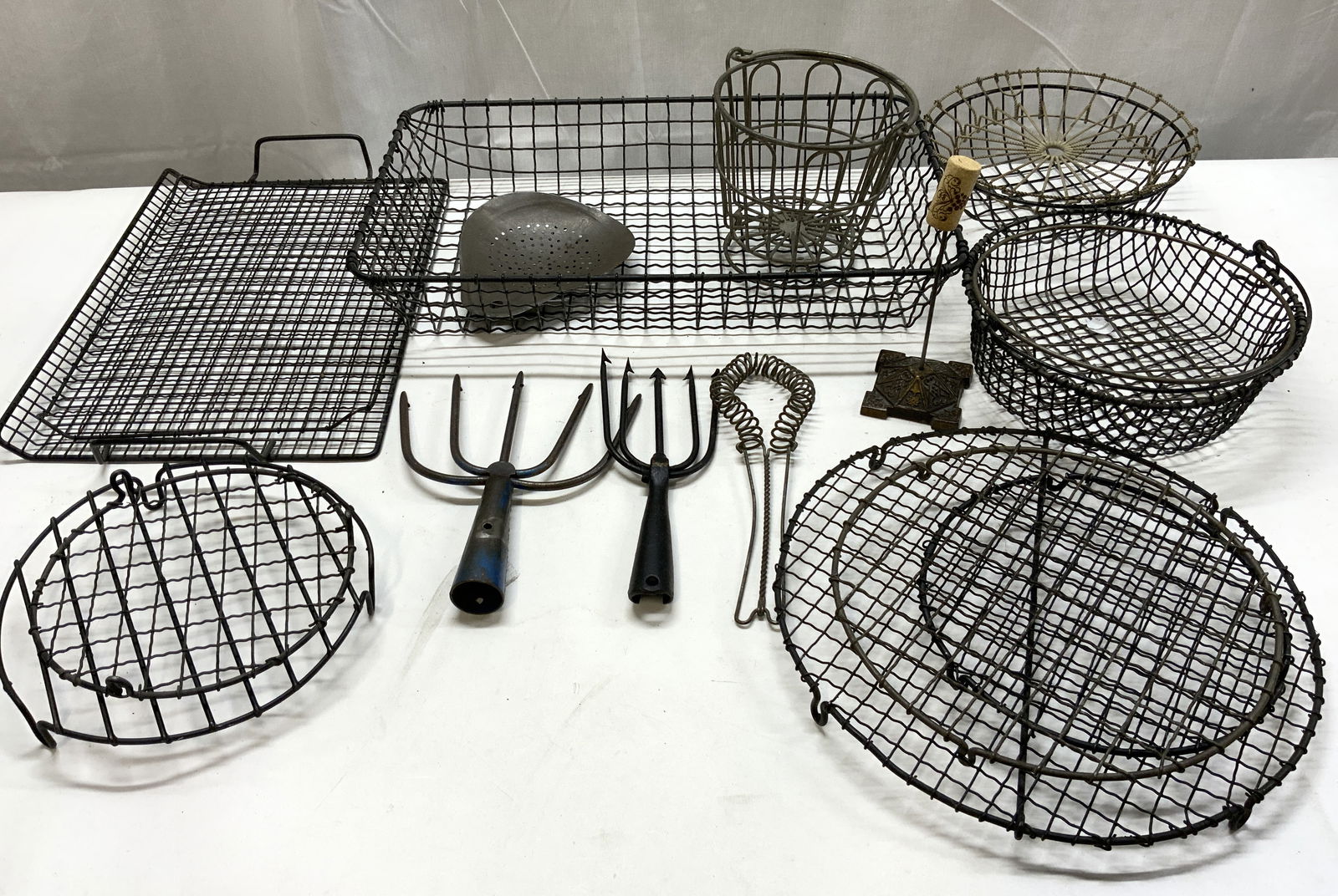 Lot 18+ Antique Assorted Wire Baskets & Racks (1 of 12)
