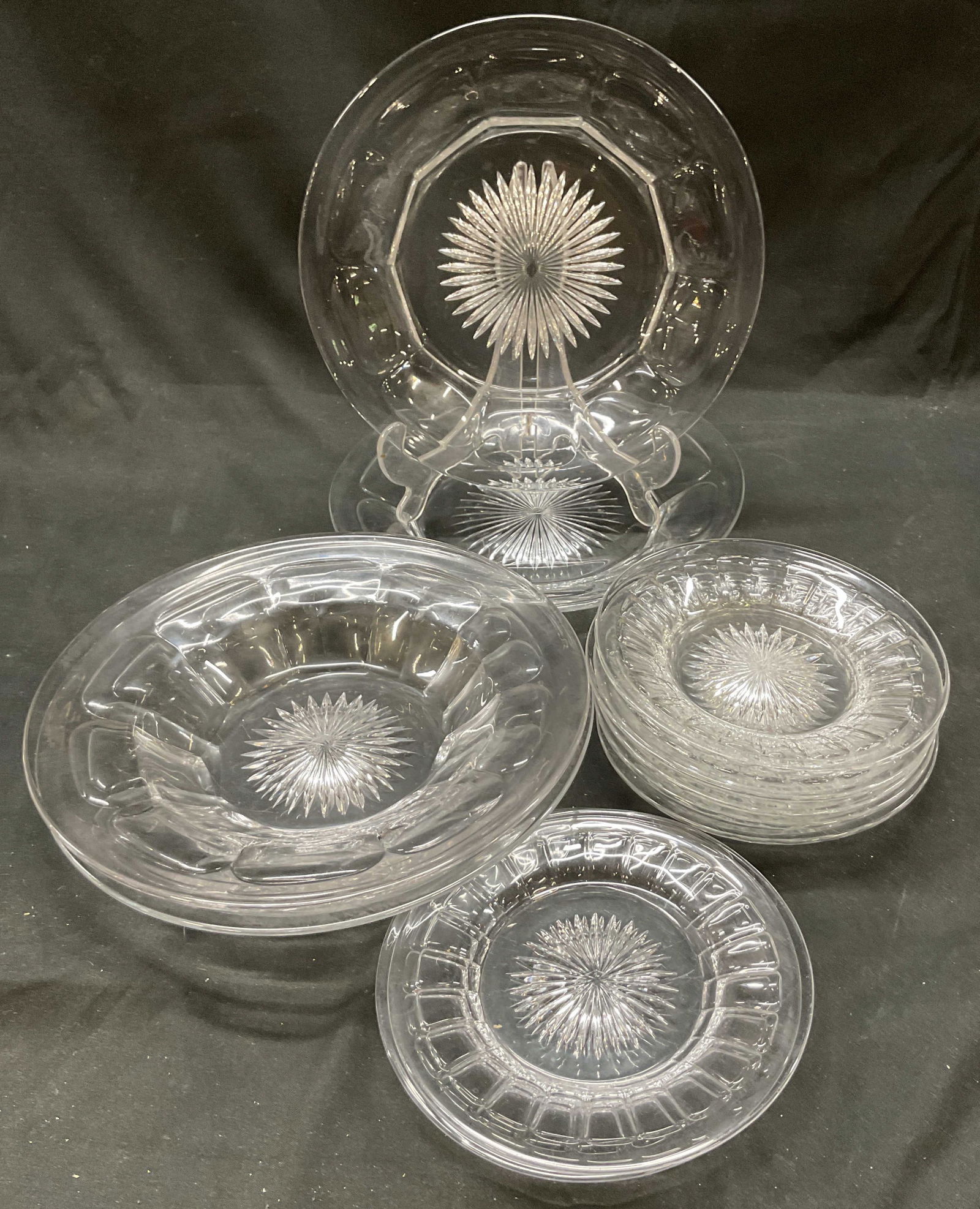 Set 12 Vtg Heisey Colonial Star Glass Plates: Set 12 vintage Heisey colonial star glass plates. Heisey glass company in their colonial pattern. Dinner plates dessert plates. Dinner plates measures 9.25 inches. Some surface wear consistent with ex