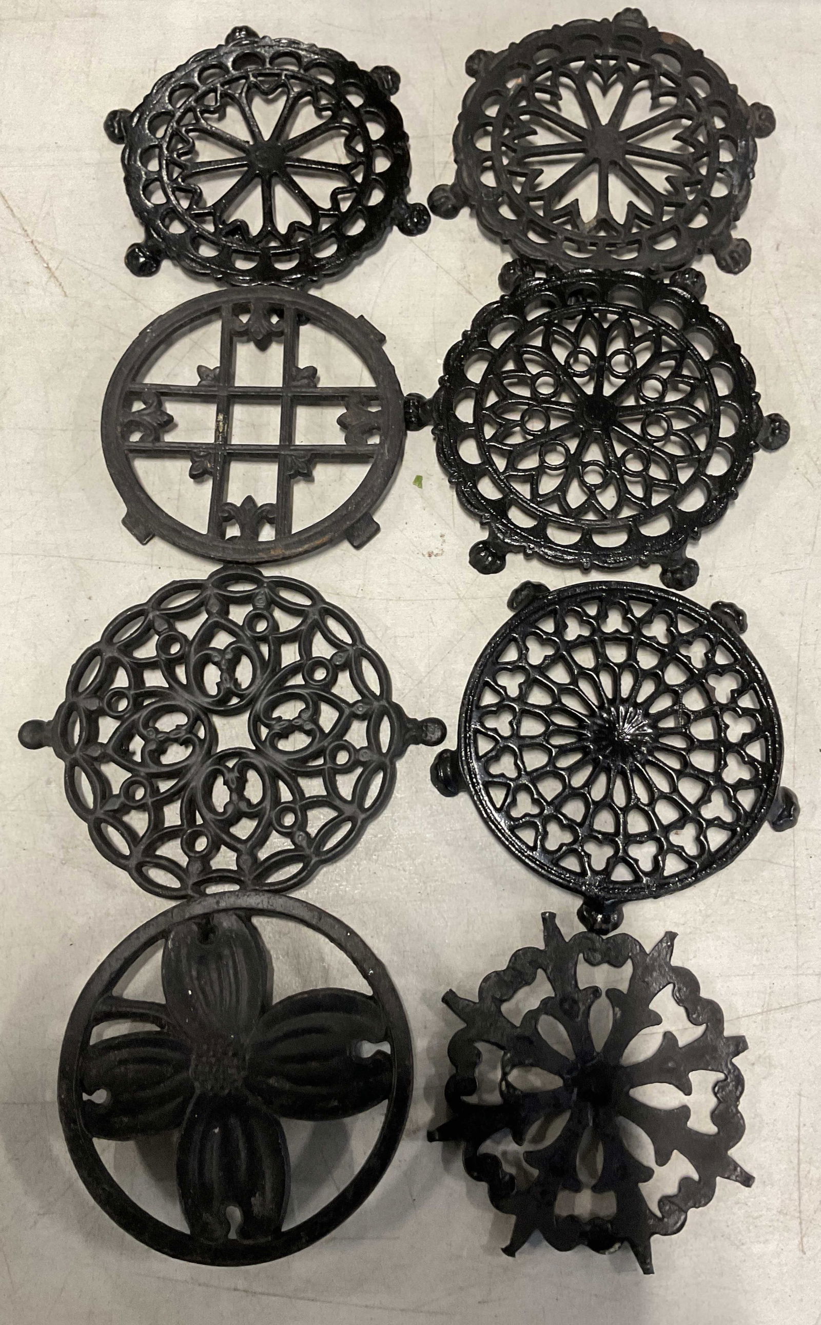 Lot 8 Antiq Lantz Brass Cast Iron Tivets (1 of 7)