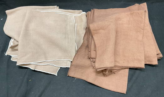 Set 16 table linens napkins table cloth: Group lot of 16 pieces table linens. Napkins and 1 round table cloth. Mauve, brown, earth tones. Solid color design. Napkin measures approx 15.5 inches. Table cloth measures approx 65 inches. Cotton m