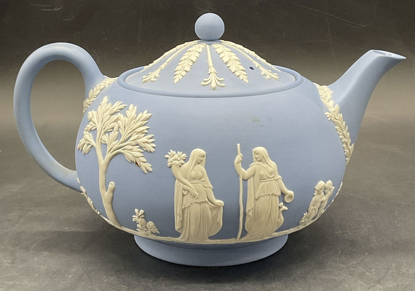 WEDGWOOD ENGLAND Blue Jasperware Teapot, Lid (1 of 7)