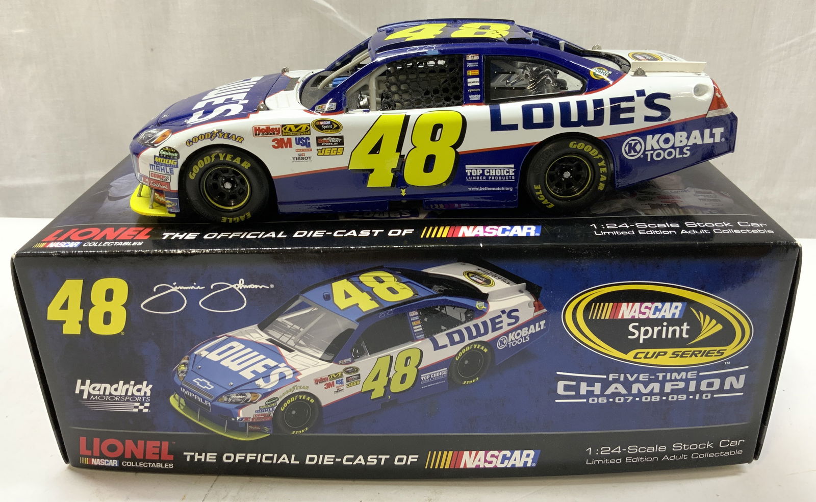 2011 Jimmie Johnson NASCAR 1:24 Diecast Car W BOX (1 of 6)