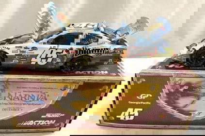 ACTION Coll Narnia Die Cast Metal NASCAR w Bx