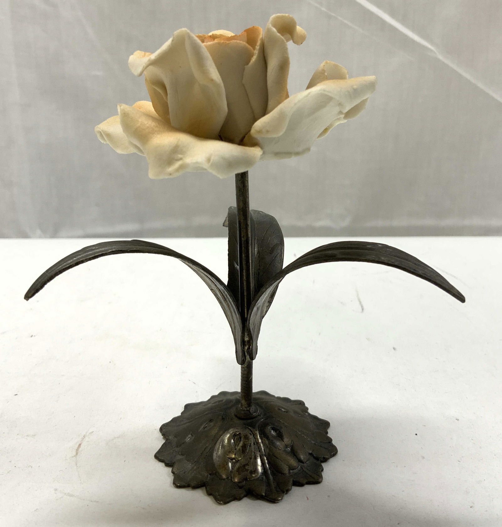SIGNED Capodimonte Porcelain Yellow Rose ITALY: SIGNED Capodimonte Porcelain Yellow Rose ITALY Porcelain rose featuring a yellow & white rose on a dark metal stem with leaves. Base appears to be possible bronze or brass. Underside reads ARGENT 1000