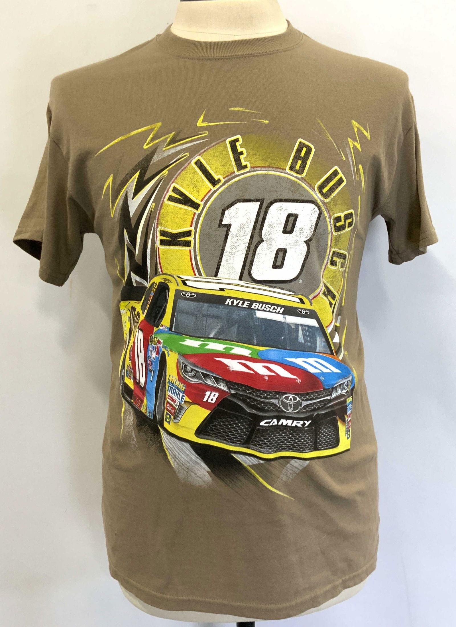 NASCAR Kyle Bush #18 M&M Brown T-Shirt NWT (1 of 6)