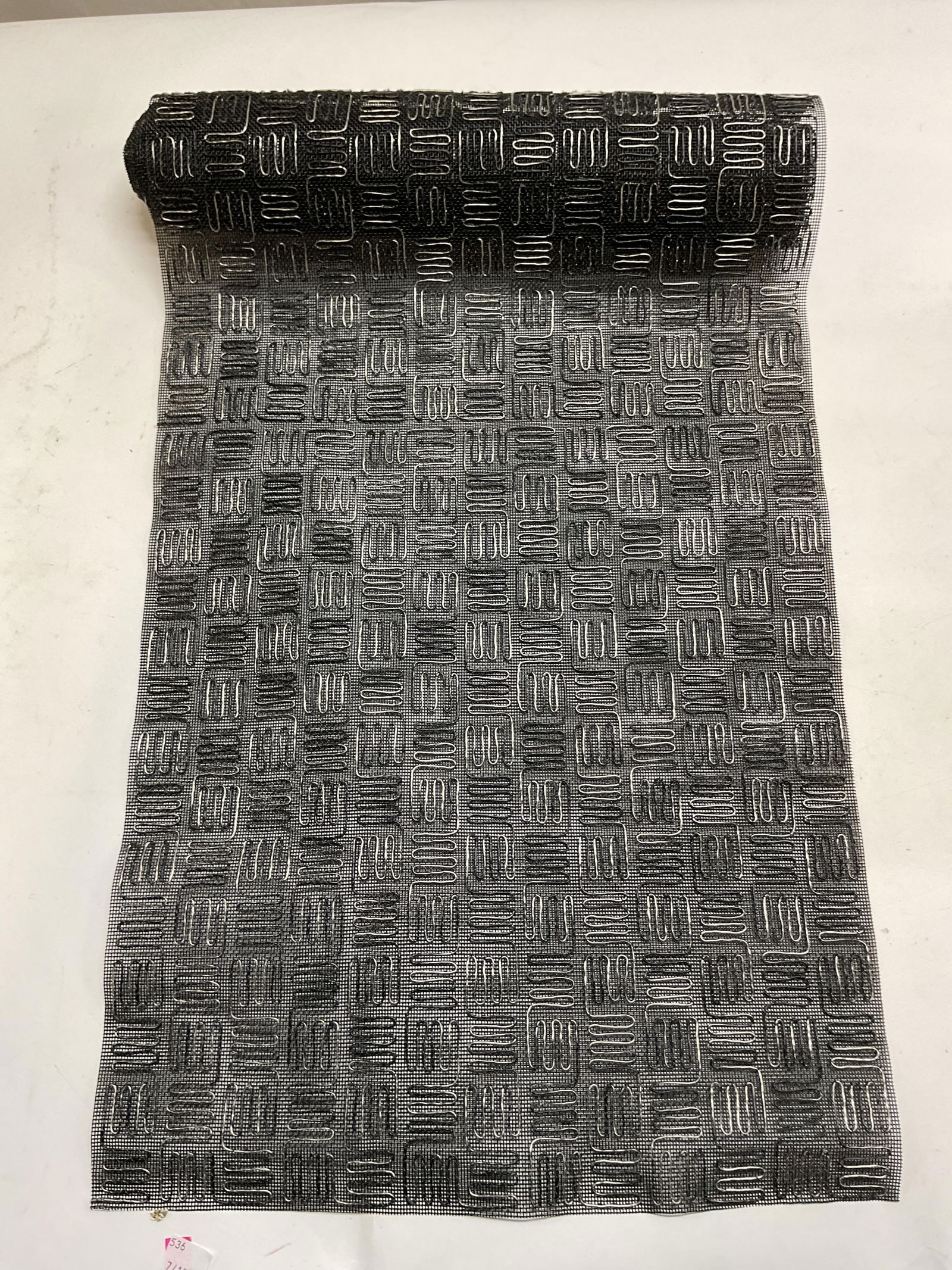 Chilewich Woven Vinyl Black Table Runner USA (1 of 6)