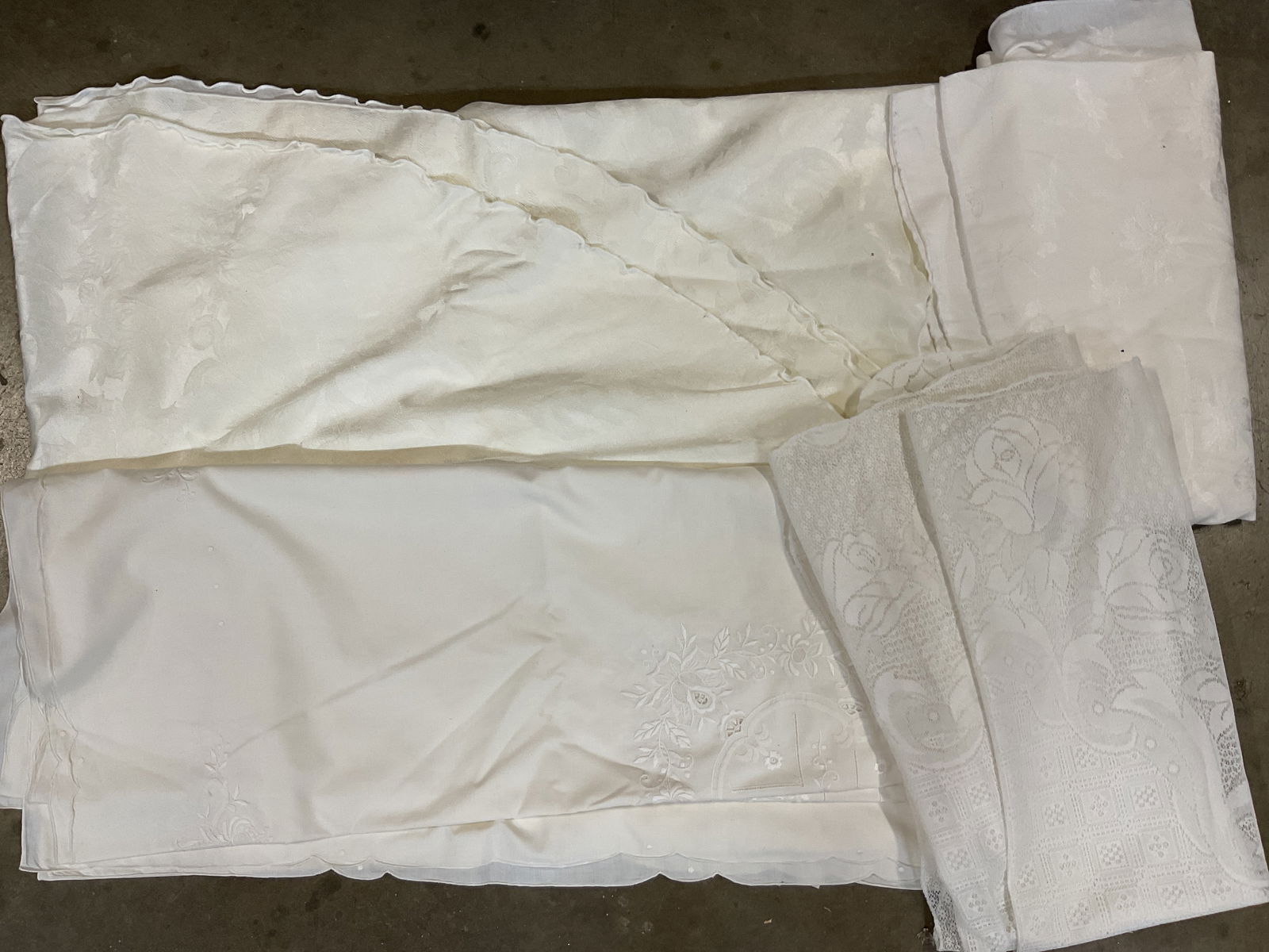 Lot 4 Linen Table Lace Cloths Runners (1 of 7)