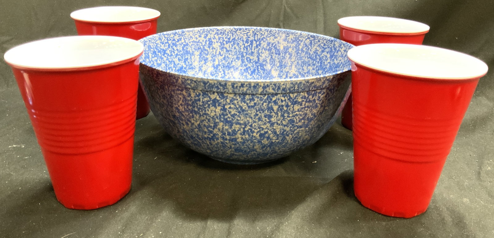 Lot 5 180 Degrees Cups & Splatterware Melamine Bwl: Underside of bowl reads LEIRIA MELAMINA. Underside of cups reads 180 degrees. Lot includes 4 cups and 1 bowl. Cups are red toned with white interiors, bowl is blue and white with splatterware style de