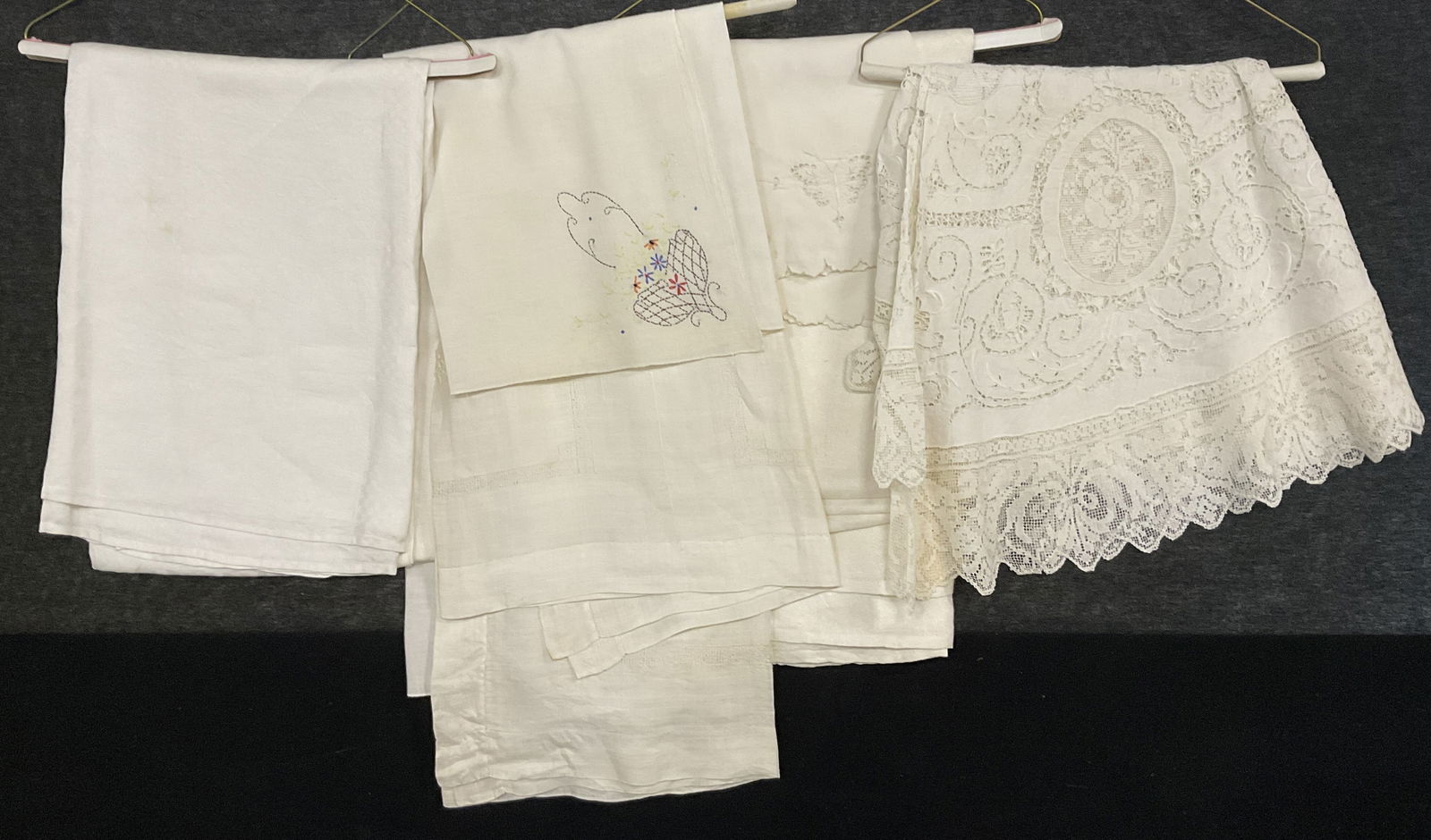 Lot 4 Vintage White Lace & Linen Table Cloths (1 of 7)