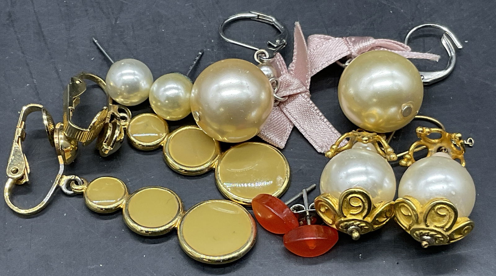 Lot 5 Vintage Pearlescent Bead & Enamel Earrings: Five Pairs of Vintage Pearlescent Bead & Enamel Earrings. Some earrings also feature faux gemstones. Pieces are crafted from metal, plastic, enamel, and fabric materials. Pieces have backings for pier