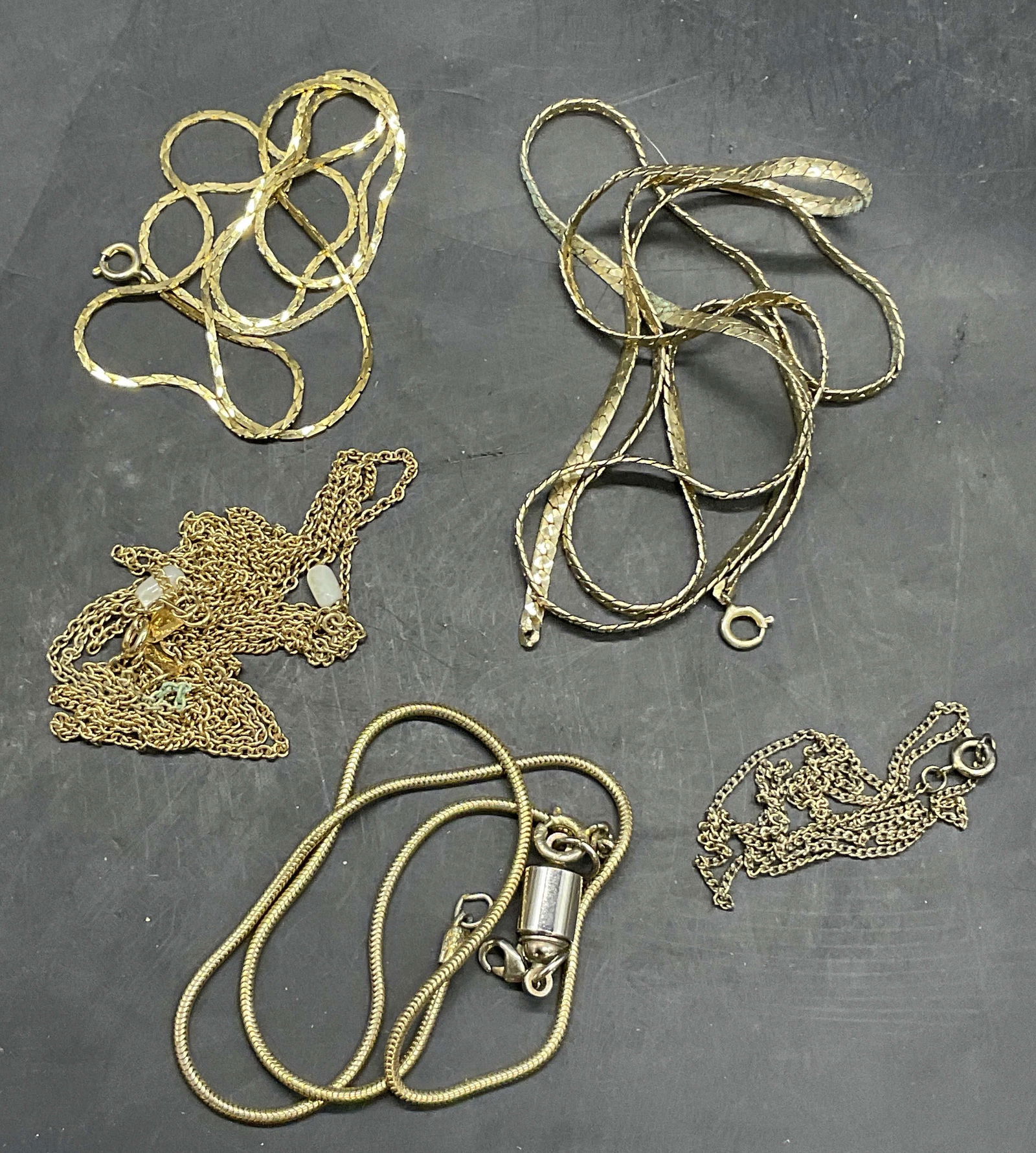Lot 5 Vintage Gold Tone Metal Necklaces & Chains (1 of 6)