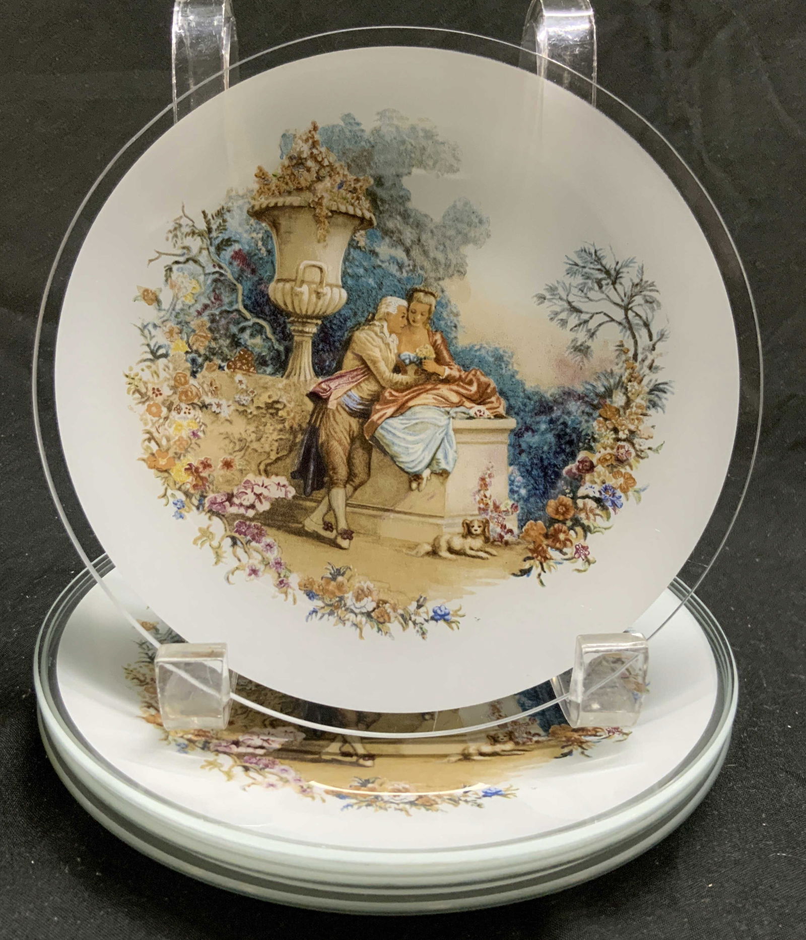 Set 4 Rococo Style Art Glass Plates (1 of 6)