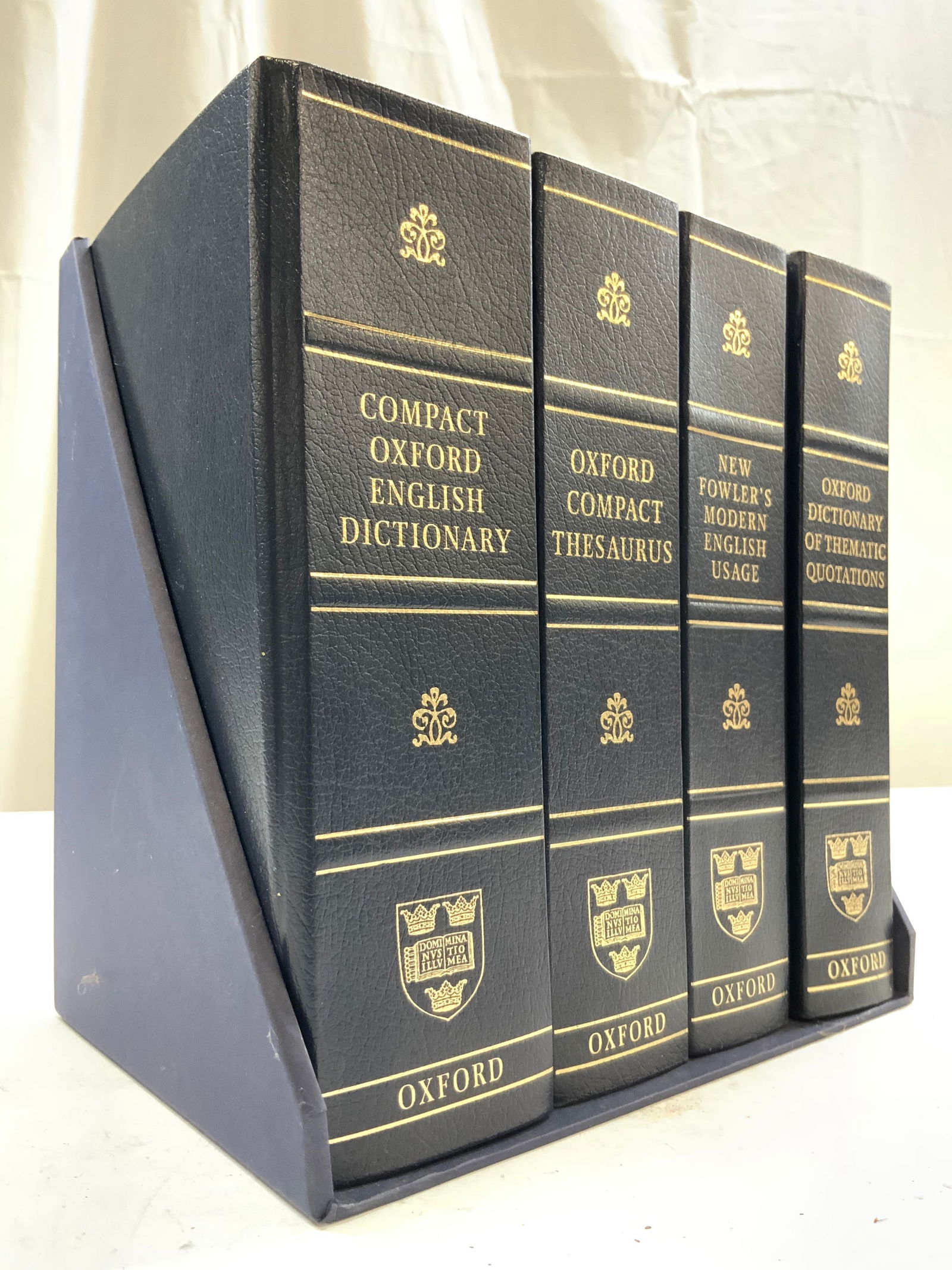 OXFORD Set 4 Dictionary Thesaurus & More (1 of 9)