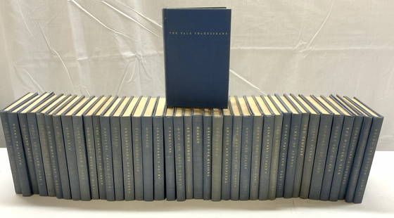 Lot 40+ 1920s The Yale Shakespeare Book Set CROSS+: Lot 40+ 1920s The Yale Shakespeare Book Set CROSS+ Lot includes 40 blue hardcover books. THE YALE SHAKESPEARE BOOKS. COPYRIGHT 1923 by Yale University Press. Printed in the United States of America. B