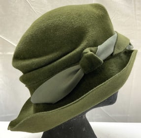 Brenda Lynn NY Green Velour Felt Ribbon Hat W Box