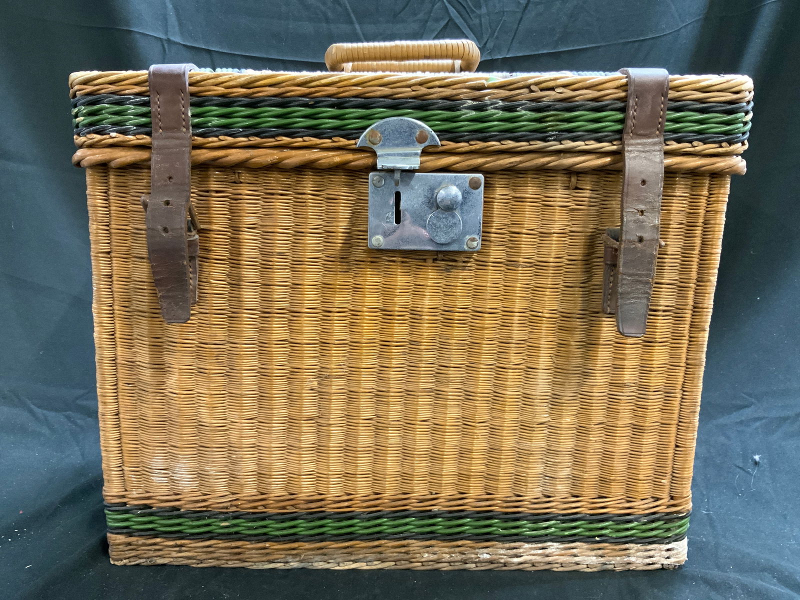 Vintage Woven Wicker Tackle Box W Lid (1 of 8)