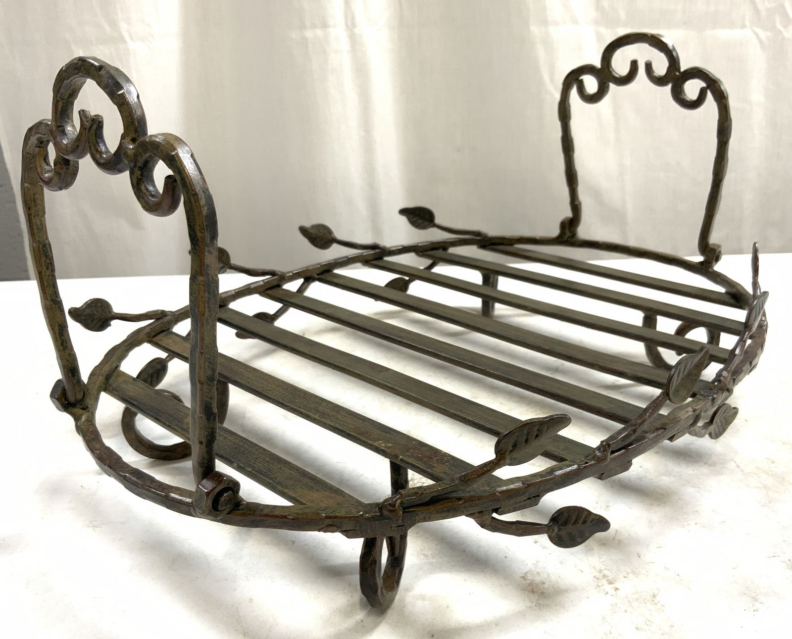 Wrought Iron Serving Tray Holder W feet (1 of 6)
