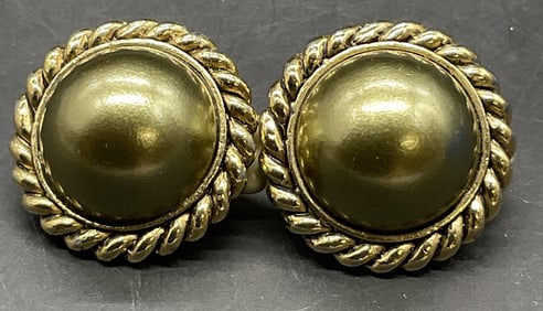 CINER Signed Vintage Button Clip On Earrings