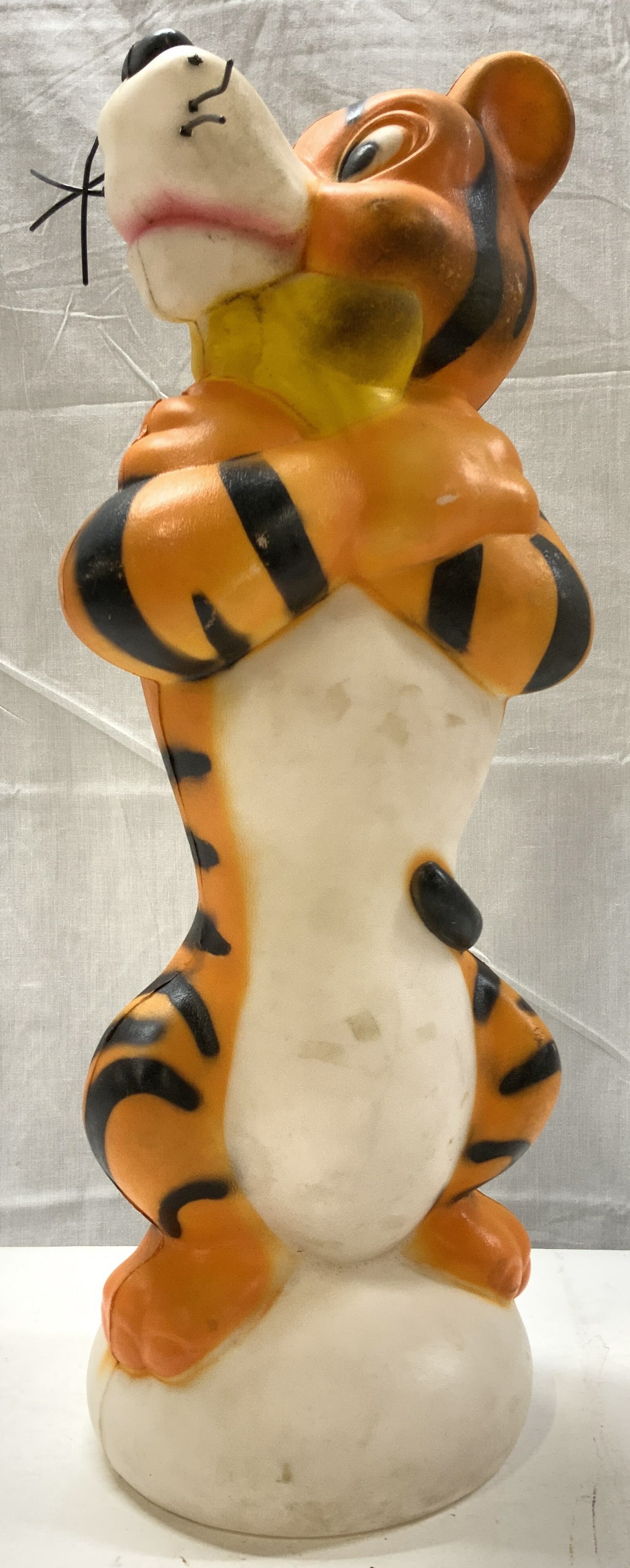 Vntg CAROLINA Tony The Tiger Blow Mold Figurine: Vntg CAROLINA Tony The Tiger Blow Mold Figurine Figurine depicting Tony The Tiger, which is a mascot of Kelloggs Frosted Flakes cereal. Visible signature & markings reads CAROLINA ENTERPRISE. MADE IN 